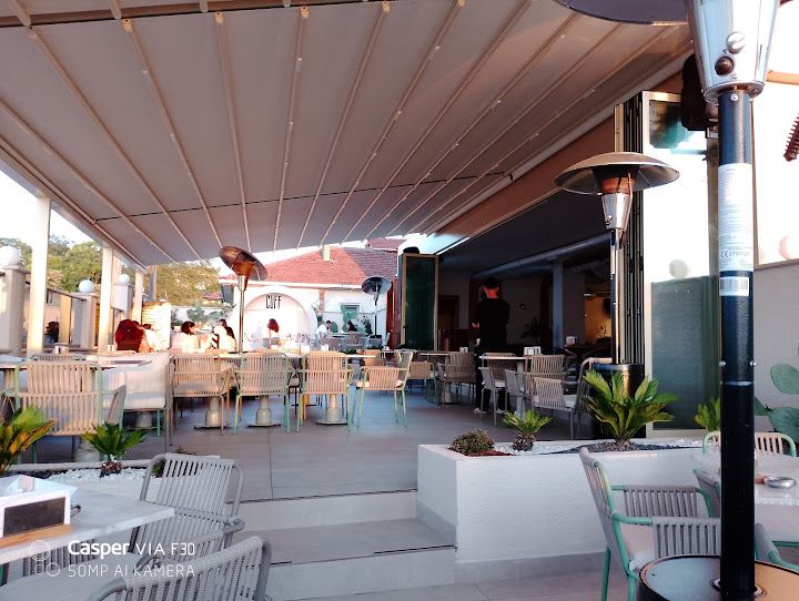 Cliff Cocktail & Kitchen — fotoğraf 1
